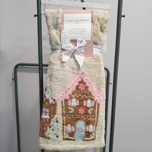 VIRAL Faux Fur Cupcakes and Cashmere Gingerbread Throw